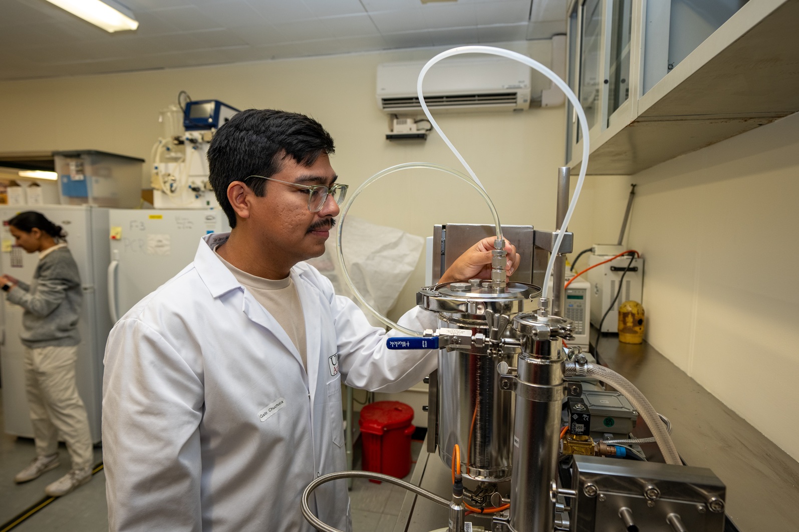 Grossmann Lab team in the laboratory